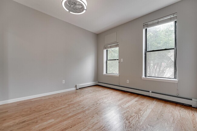 Building Photo - 813 Park Ave