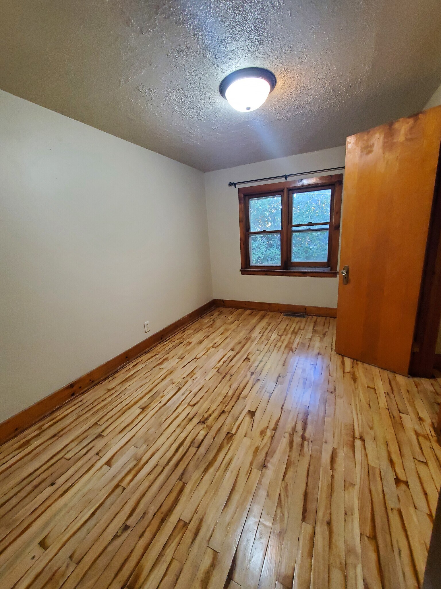 Building Photo - 240 S Healy Ave
