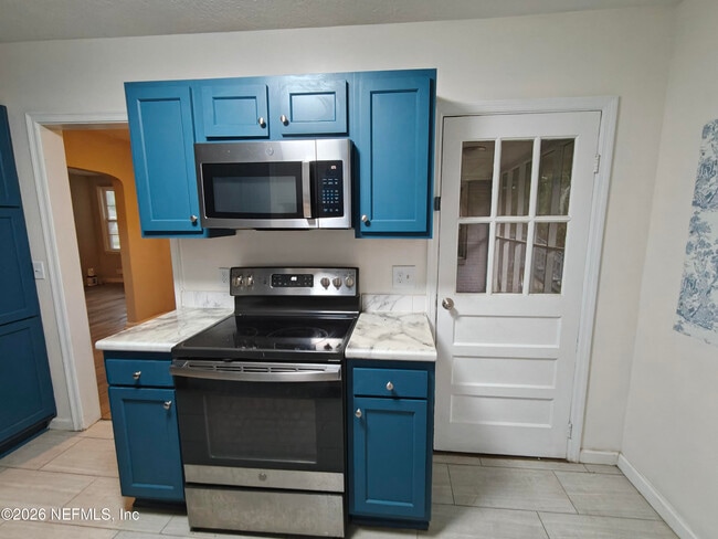 Building Photo - 1447 Lawrence Pl