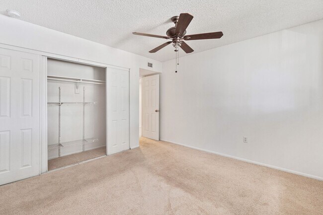 Building Photo - Charming 3-Bedroom, 2-Bathroom Condo in De...