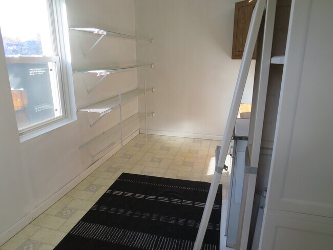 Building Photo - 2002 Cottage Ave