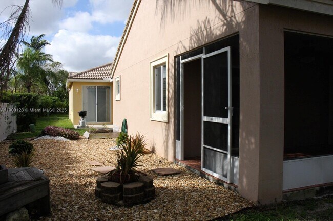 Building Photo - 1084 Golden Cane Dr