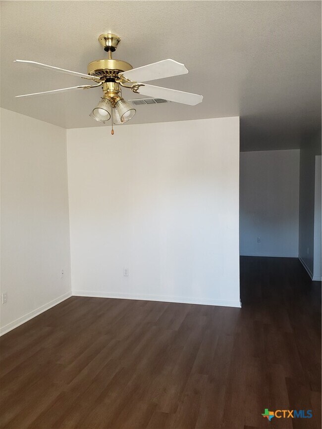 Building Photo - 4201 Primrose Dr