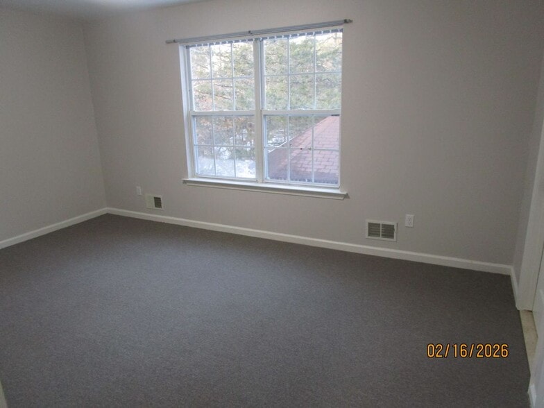 Building Photo - 465 Pfister Rd