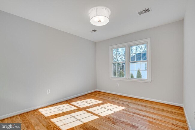 Building Photo - 6421 Linway Terrace
