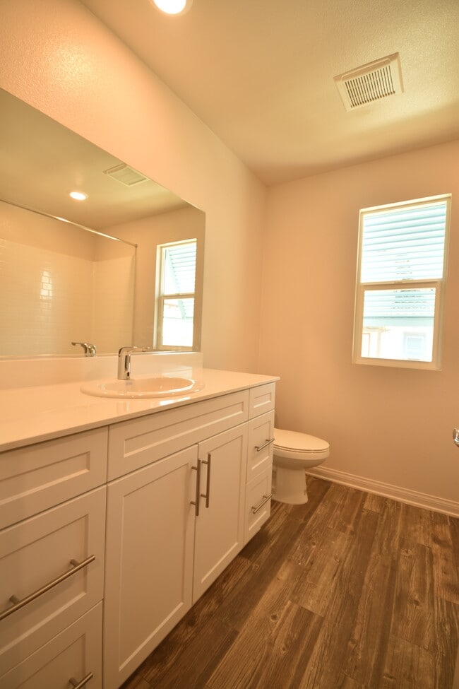 Building Photo - 656 Martina St