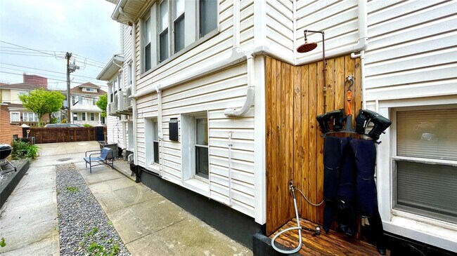 Building Photo - 318 Beach 69th St