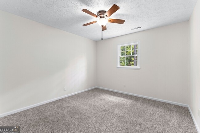 Building Photo - 223 Pinehaven Dr