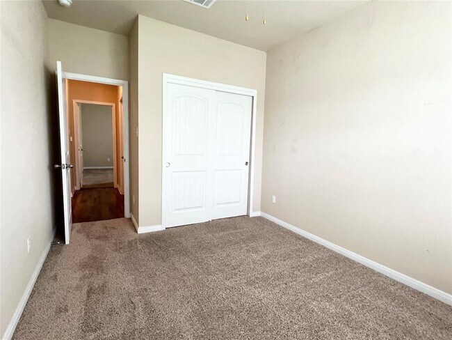 Building Photo - 104 Lassy Cove
