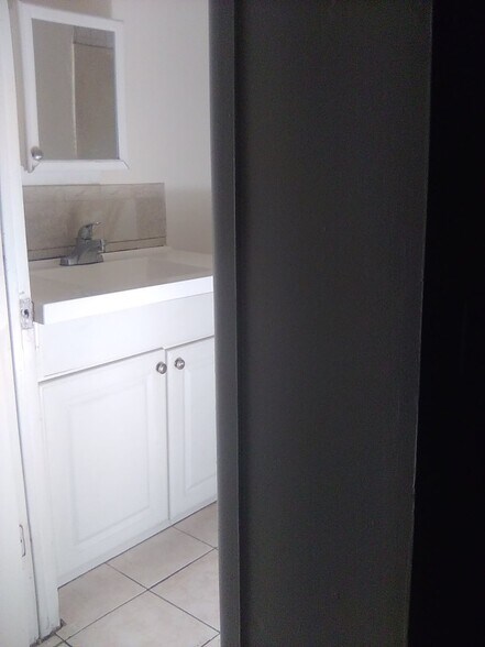 Building Photo - 516 Lincoln Hwy