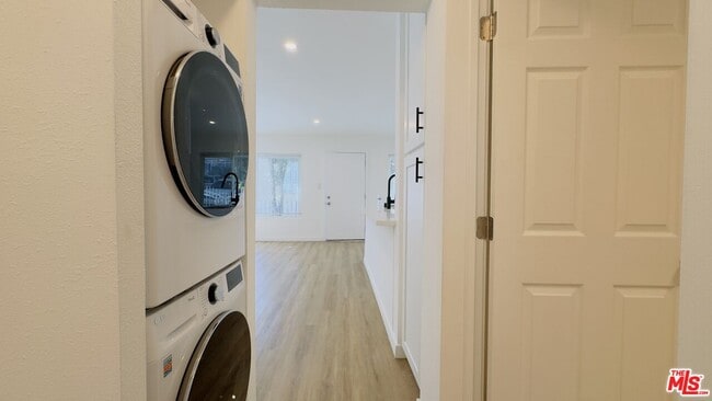 Building Photo - 237 Catalina St