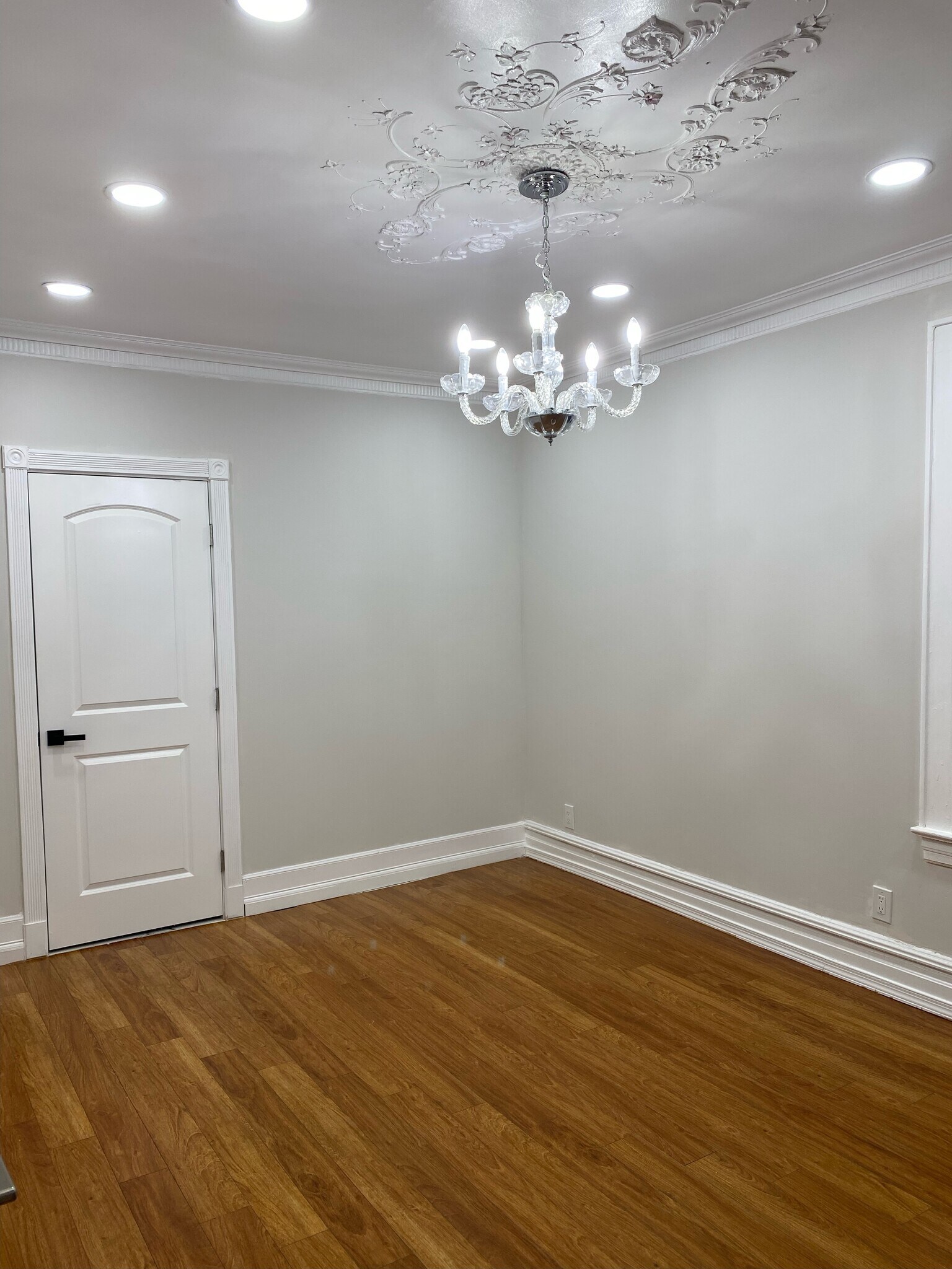 Building Photo - 1820 E 19th St