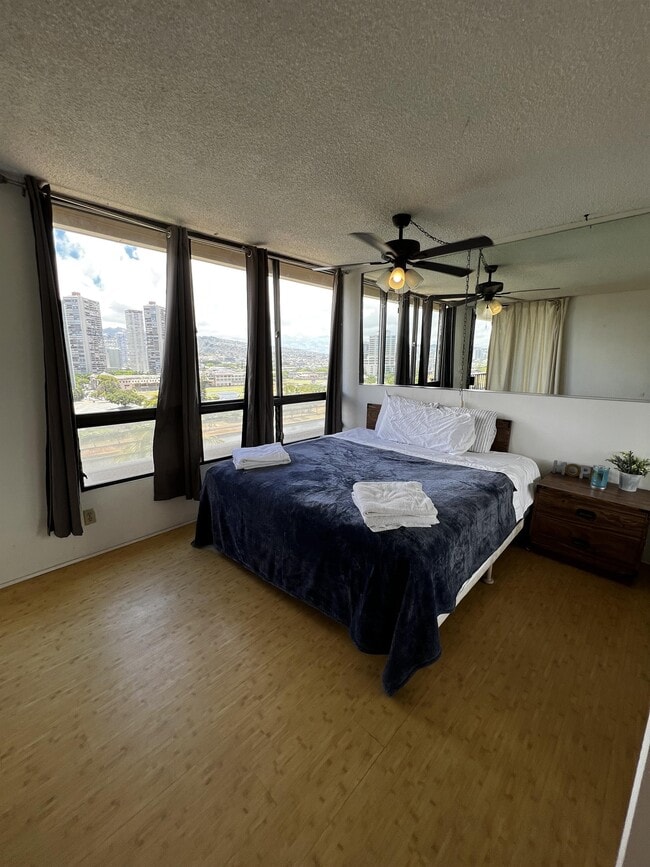 Building Photo - 2121 Ala Wai Blvd