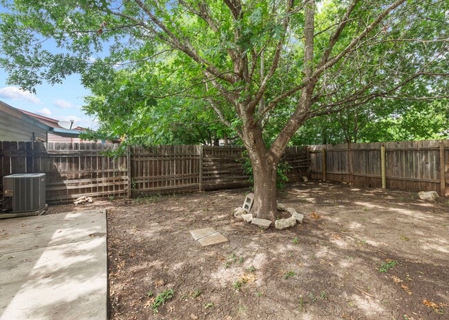 Building Photo - Close to UTSA / Medical