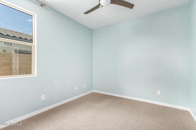 Building Photo - 423 S 194th Ln