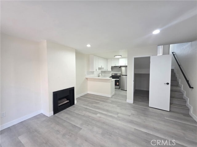 Building Photo - 6911 Woodley Ave