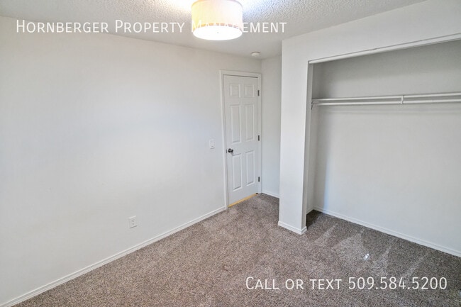 Building Photo - Duplex on the North Side