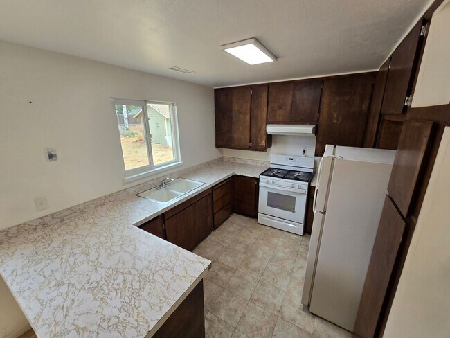 Building Photo - West-Flagstaff 4bd/2ba House Near NAU & CCC -Students & Pets OK!! Avail. July 10th!