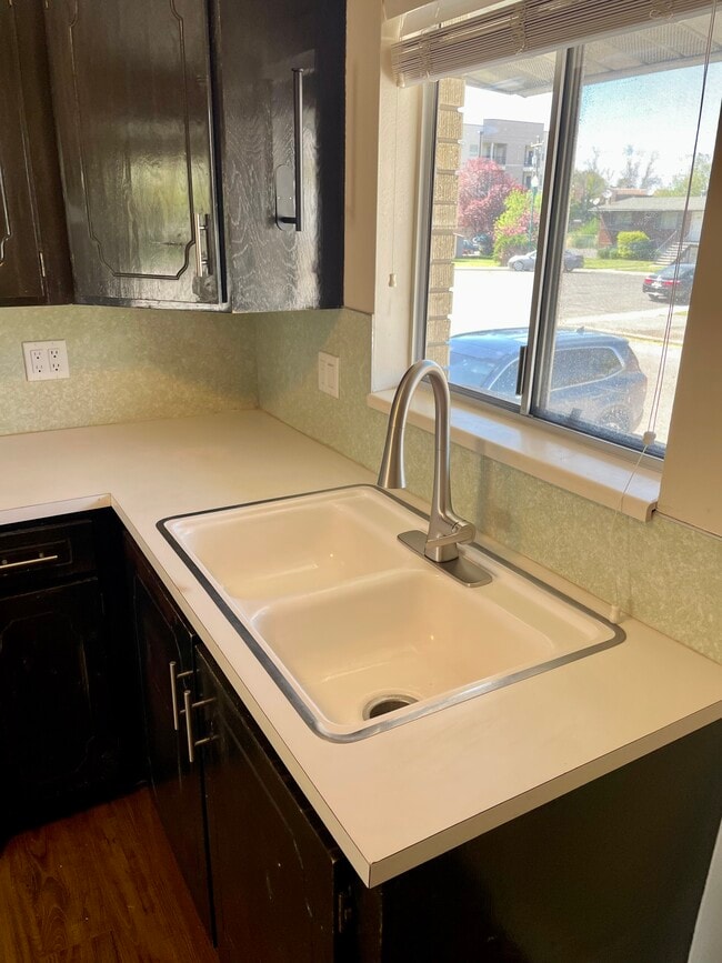 Building Photo - UNIT 525