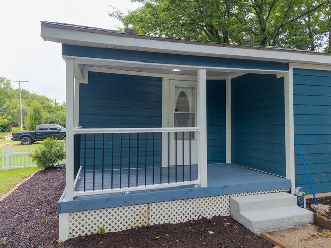 Building Photo - 719 Mikel St