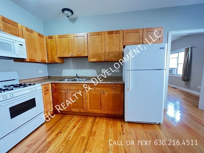 Building Photo - 1512 W 17th St