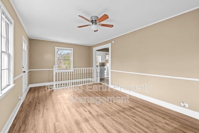 Building Photo - 942 Hillcrest Ave