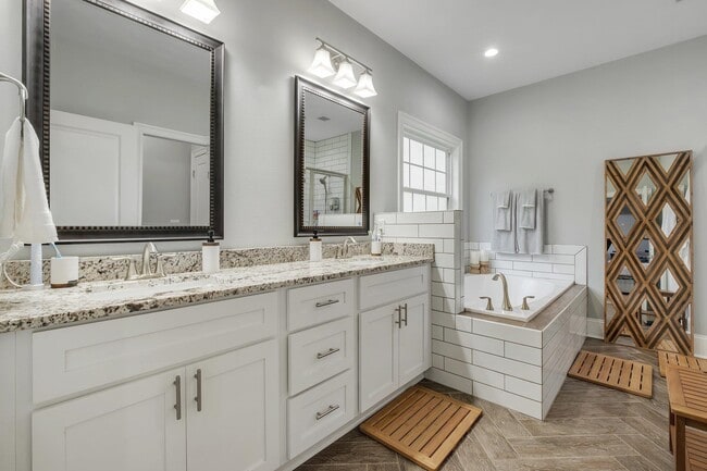 Building Photo - 3325 Mariana Oaks Dr