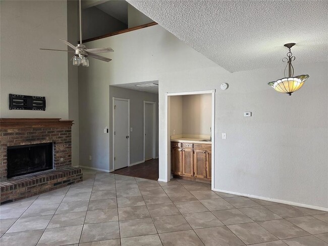 Building Photo - 317 Abilene Ave