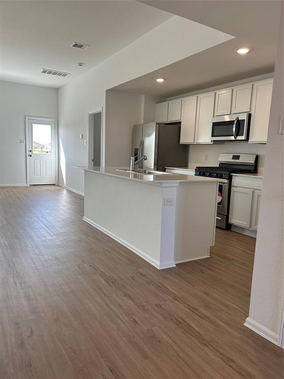 Building Photo - 9231 Redwood Br Dr