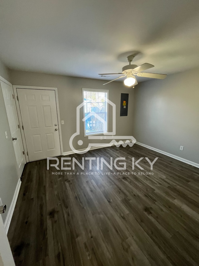 Building Photo - Huge 3-Bed, 2.5-Bath Townhouse!