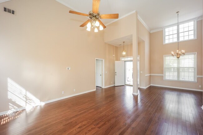 Building Photo - 84 Columns Way