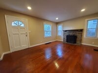 Building Photo - Belmont 2 Bedroom Bungalow