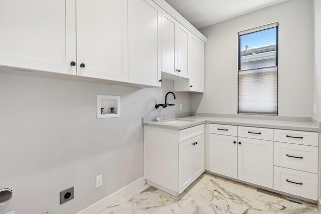 Building Photo - 2948 Copley Ave
