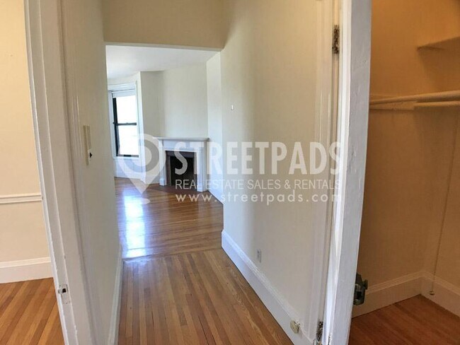 Building Photo - 2 bedroom in Boston MA 02115