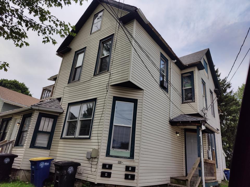 Building Photo - 1335 W 3rd St