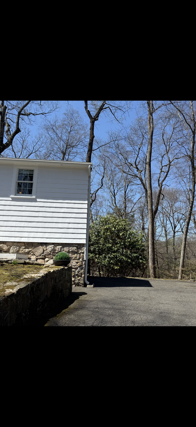 Building Photo - 367 Briar Brae Rd
