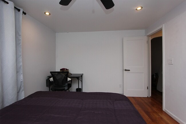 Building Photo - 701 Delano Ave