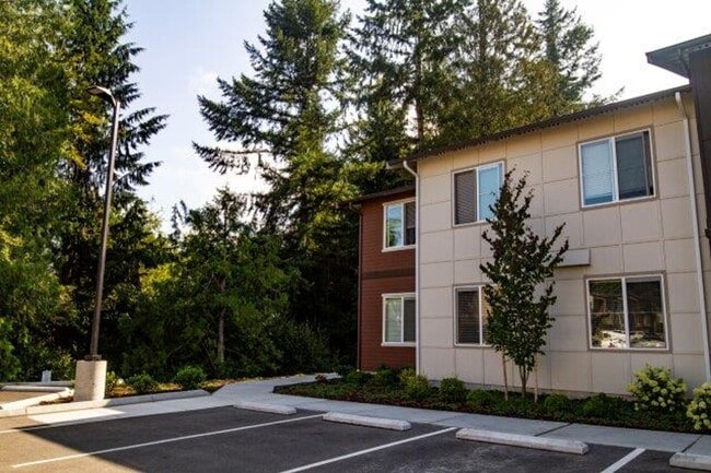 Building Photo - Come check out this 2 bedroom 2 bath with upscale interiors and open concept floorplan!