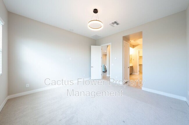 Building Photo - 3130 E Alicia Dr