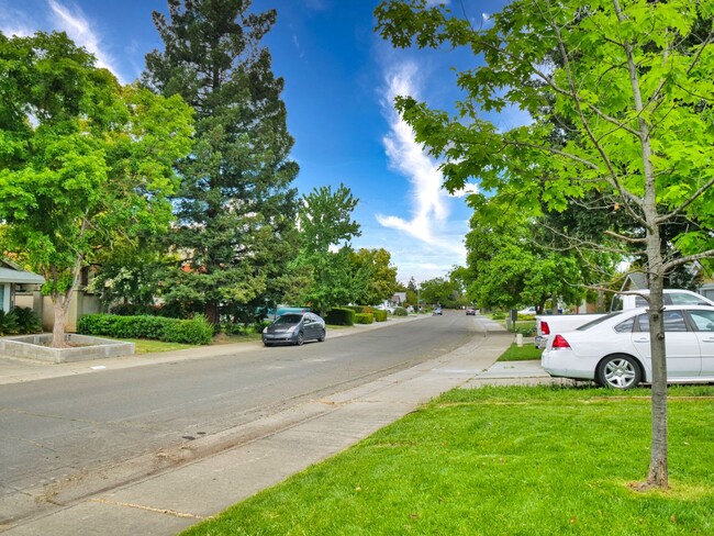 Building Photo - Cozy 2bed 1 bath South Natomas home availa...