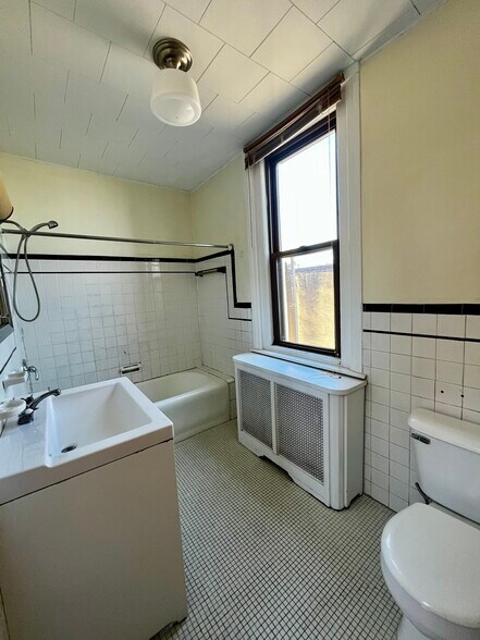 Building Photo - 921 Christian St