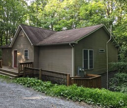 Building Photo - pond194