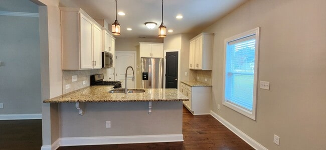 Building Photo - Great home in desirable neighborhood! Washer/Dryer Included!