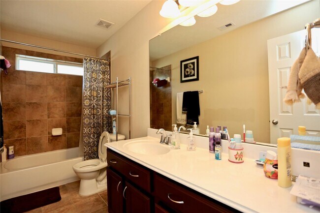 Building Photo - 26715 Richwood Oaks Dr