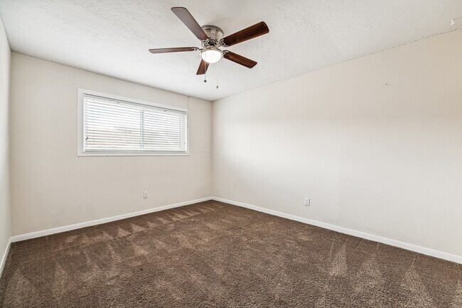 Building Photo - 3013 Beecave Dr