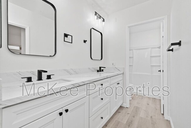Building Photo - 307 San Elijo St