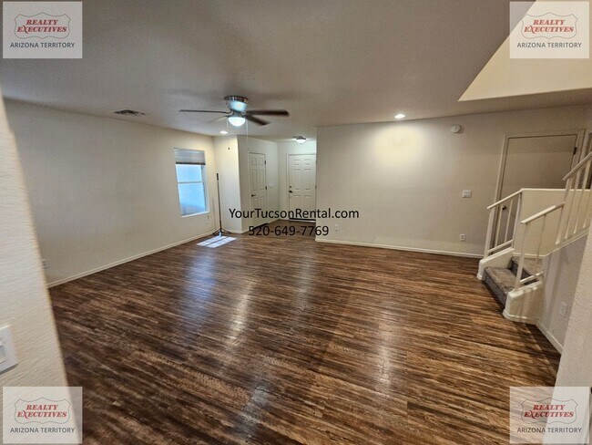 Building Photo - 3/2 & a Loft, AC off of River Road near Oracle Road