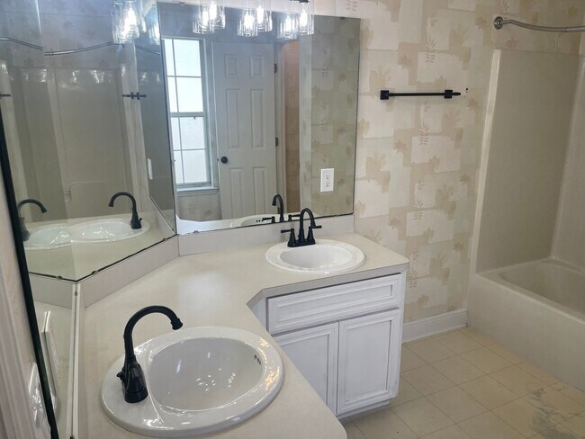 MB BATHROOM - 3139 Layla st