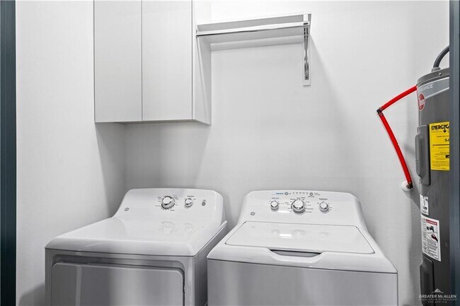 Building Photo - 16 West Dr