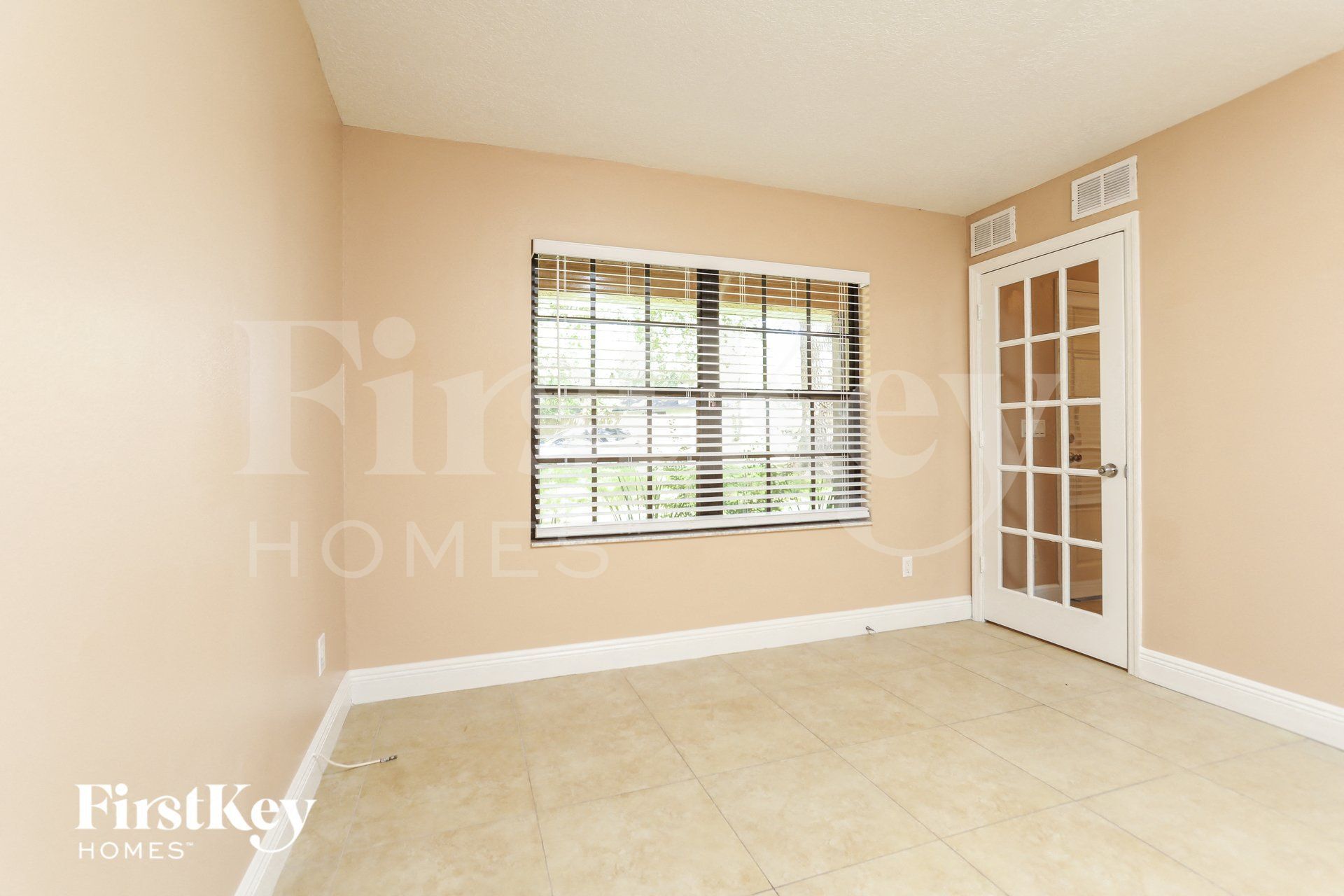 Building Photo - 988 Glenview Cir